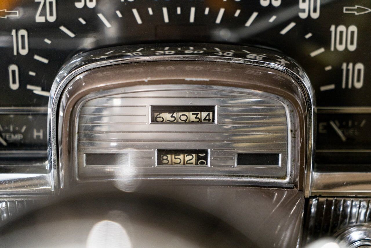 Cadillac Fleetwood Unrestored factory black paint **PRICE IN USD** 1951 Noir Montréal - photo #63