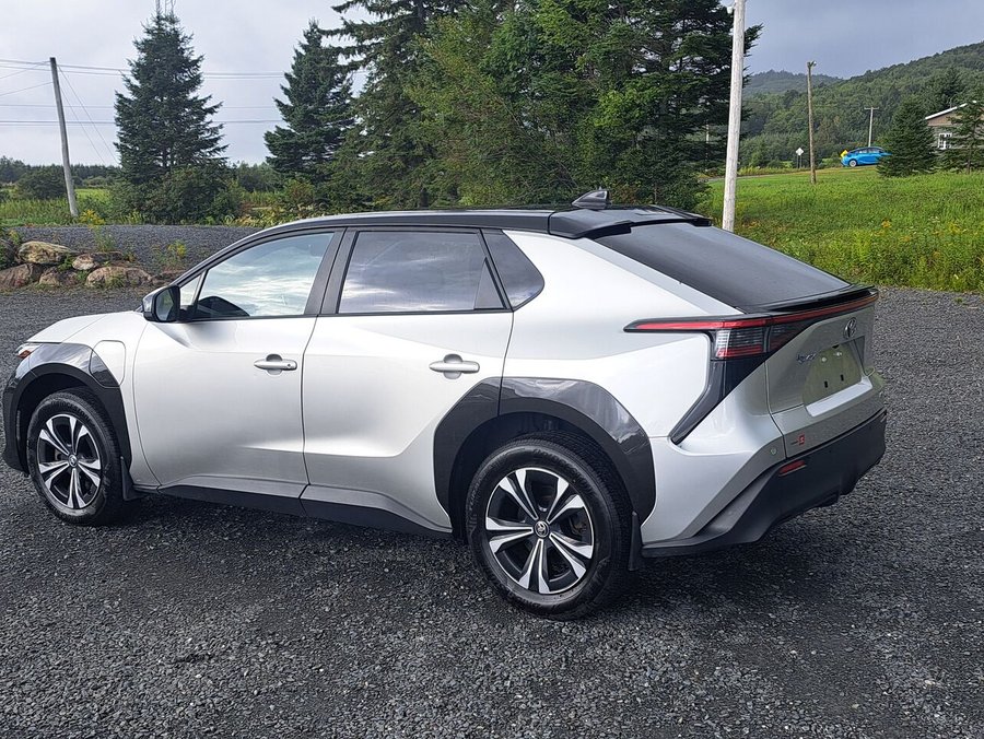 Toyota bZ4X 2023 2023 Argent élémentaire avec toit noir