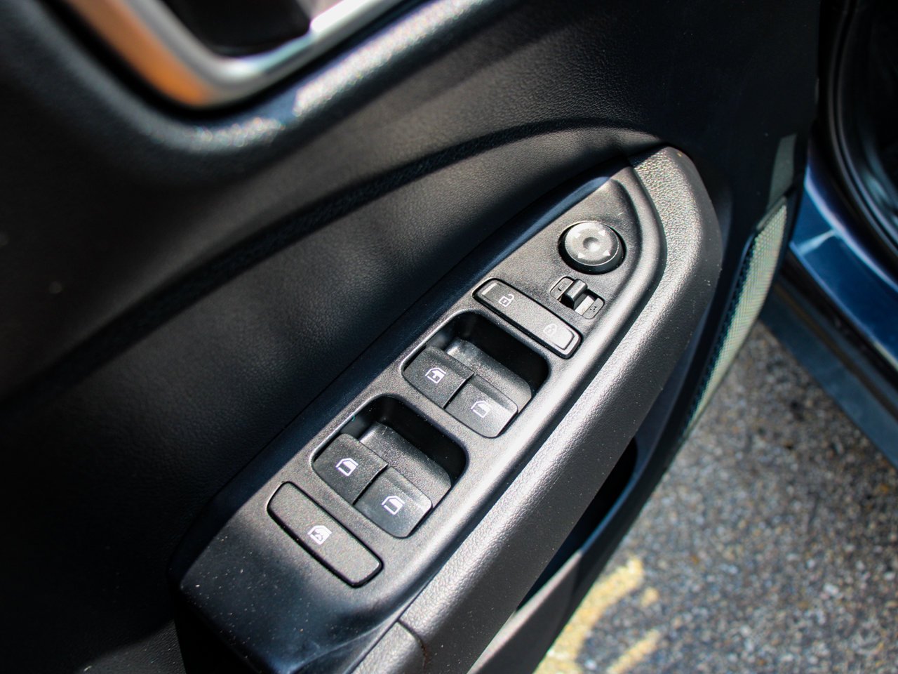 2023 Hyundai Venue Preferred IVT w/Two-Tone Blue Sherwood Park - photo #15