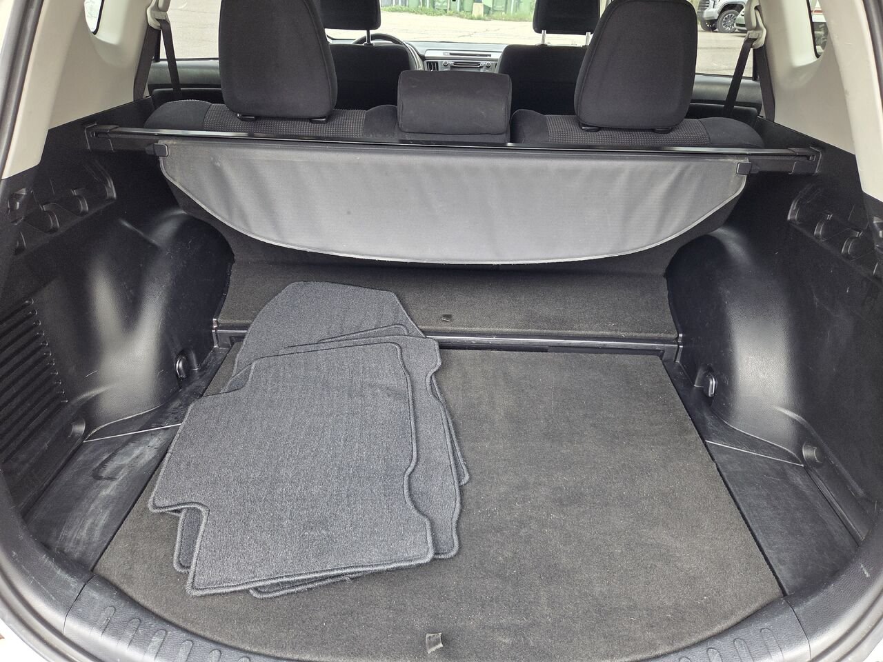 2016 Toyota RAV4 Hybrid White Mont-Laurier - photo #6
