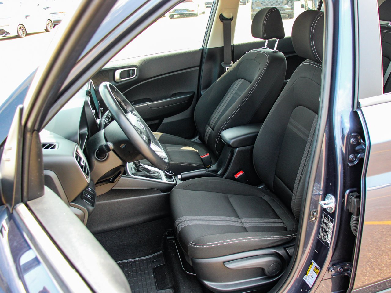 2023 Hyundai Venue Preferred IVT w/Two-Tone Blue Sherwood Park - photo #27