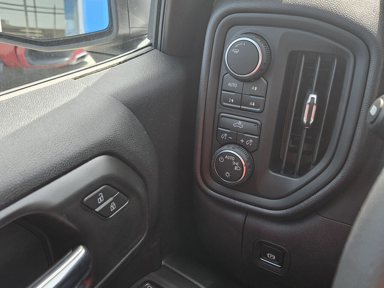 2026 Chevrolet Silverado 1500 Custom Trail Boss cabine multiplace 4RM 157 po Sterling Grey Metallic Thetford Mines - photo #10