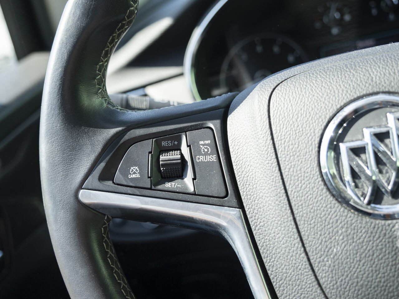 2022 Buick Encore White Gatineau - photo #10