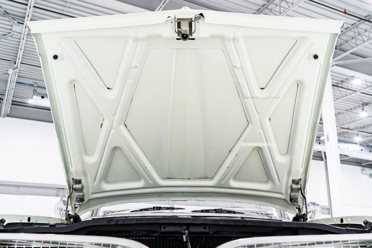 Pontiac PARISIENNE **PRIX EN USD** Fully restored with 261cu.in. and GM built sheet 1959 Blanc Montréal - photo #59