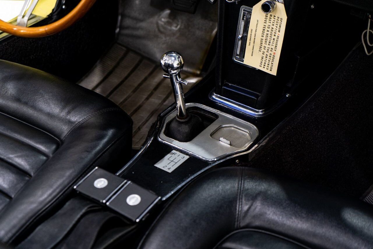 Chevrolet Corvette Matching# 427/425HP IP Code **PRICE IN USD** 1966 Jaune Montréal - photo #9