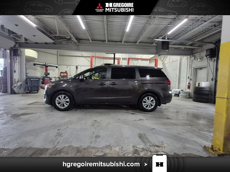2017 Kia Sedona Grey Laval - photo #4