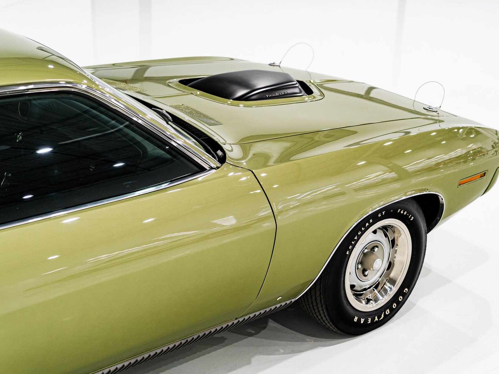 Plymouth HEMI Cuda 1 de 3 Exemplaires Utilisés par la Division Course de Chrysler France **PRIX EN USD** 1970 Vert Montréal - photo #41