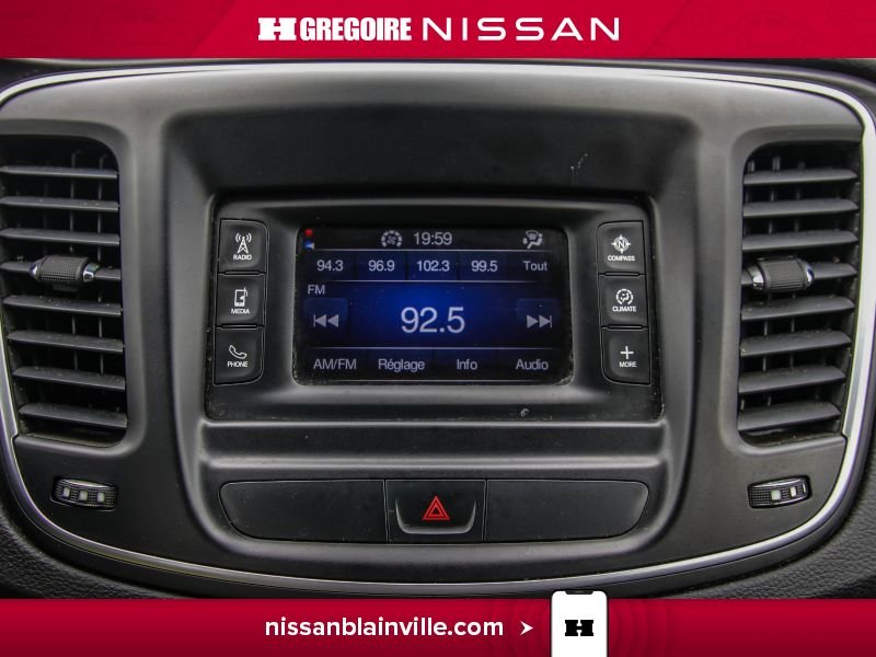 Chrysler 200 2015 Blanc Blainville - photo #16