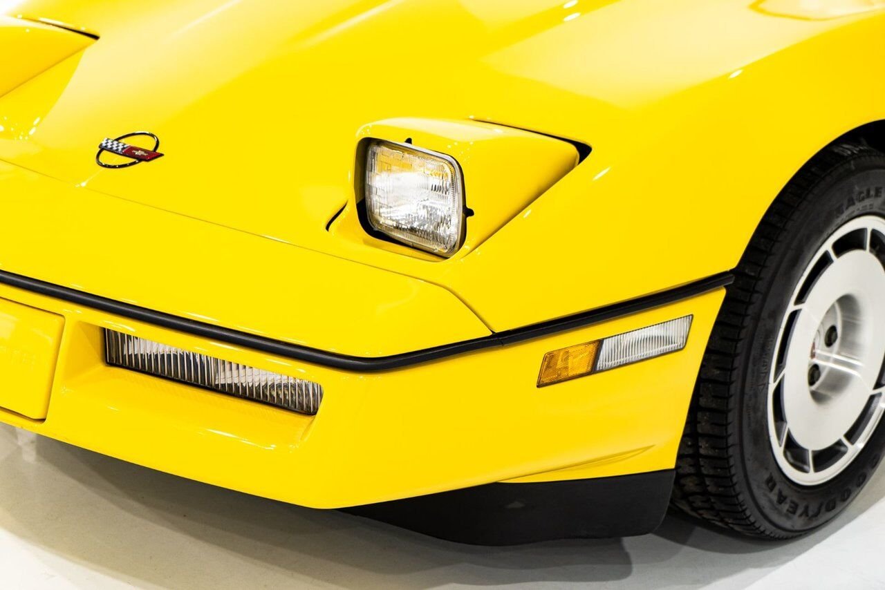Chevrolet Corvette Pace Car livery with only 17,380km (10,800miles) 1986 Jaune Montréal - photo #60
