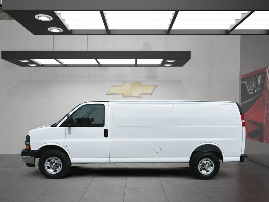 2026 Chevrolet Express Cargo Van 2026 SUMMIT WHITE