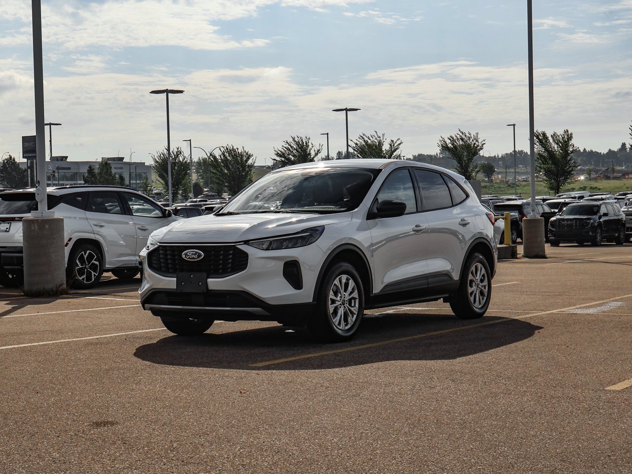 2025 Ford Escape Active AWD White Sherwood Park - photo #3