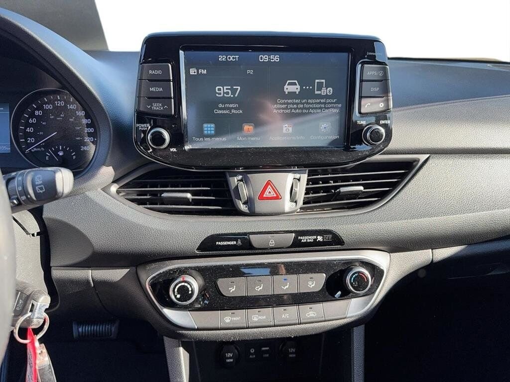 Hyundai Elantra GT NIV KMHH35LE4JU042398 2018 Blanc Chicoutimi - photo #13