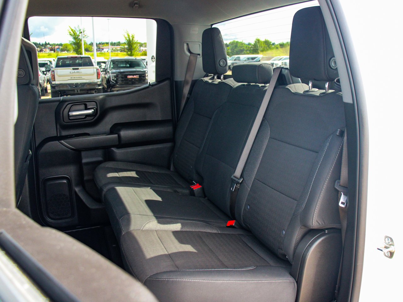 2025 Chevrolet Silverado 1500 4WD Crew Cab 157 Custom White Sherwood Park - photo #27