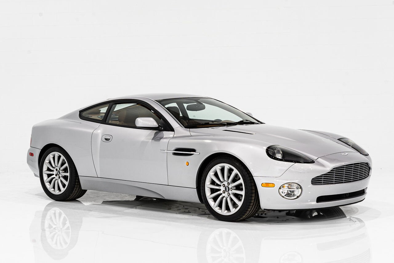 Aston Martin Vanquish PRIX EN USD | ORIGINAL MSRP OF $225,000 USD - FACTORY UPGRADE TO VANQUISH S TRANSMISSION 2003 Gris Montréal - photo #41