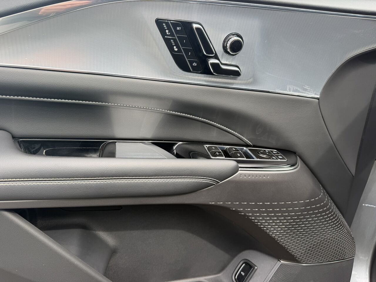 2024 Cadillac LYRIQ Tech AWD FINANCEMENT À PARTIR 0.99% Grey Laval - photo #23