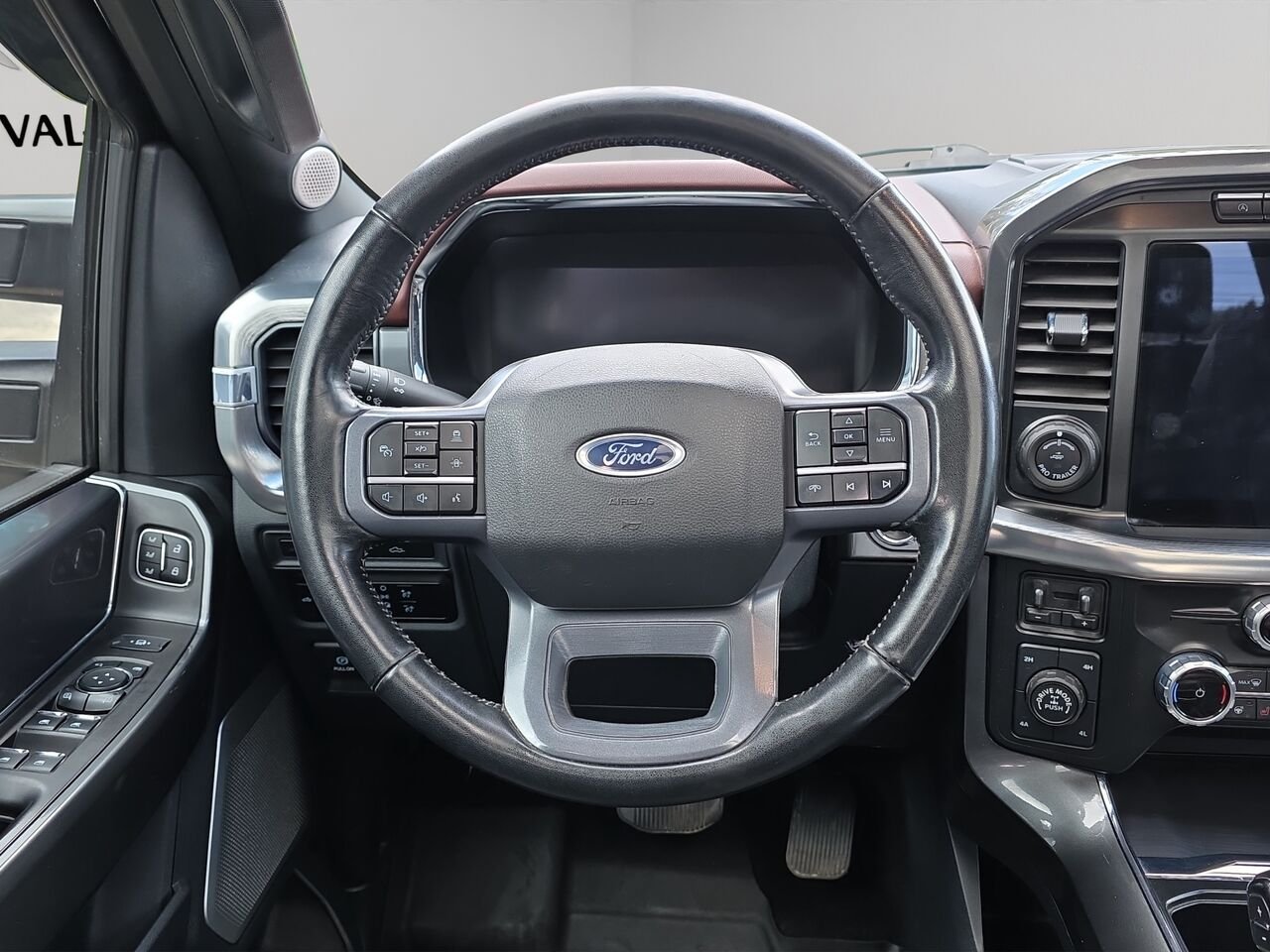 2023 Ford F-150 LARIAT cabine SuperCrew 4RM caisse de 5,5 pi Black Val-David - photo #9