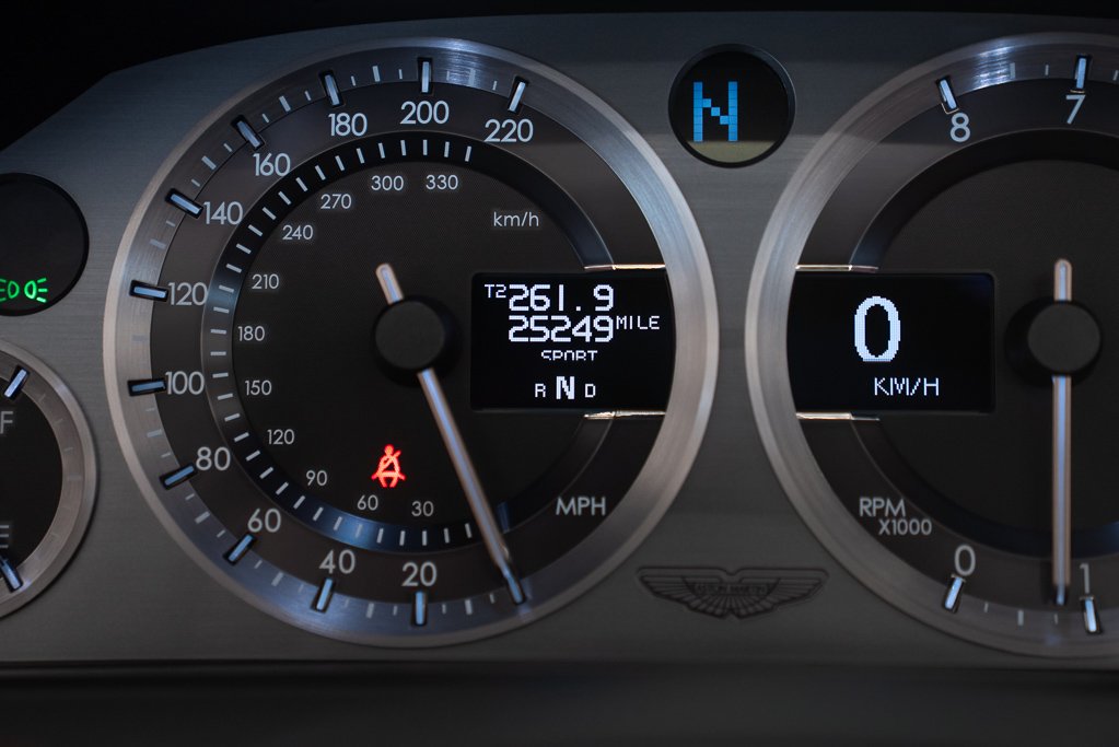 2008 Aston Martin Vantage Silver Montreal - photo #12