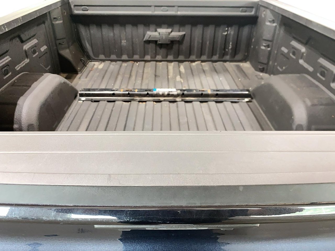 Chevrolet Silverado 1500 NIV 1GCUDEE89RZ382863 2024 Noir Baie-Comeau - photo #3