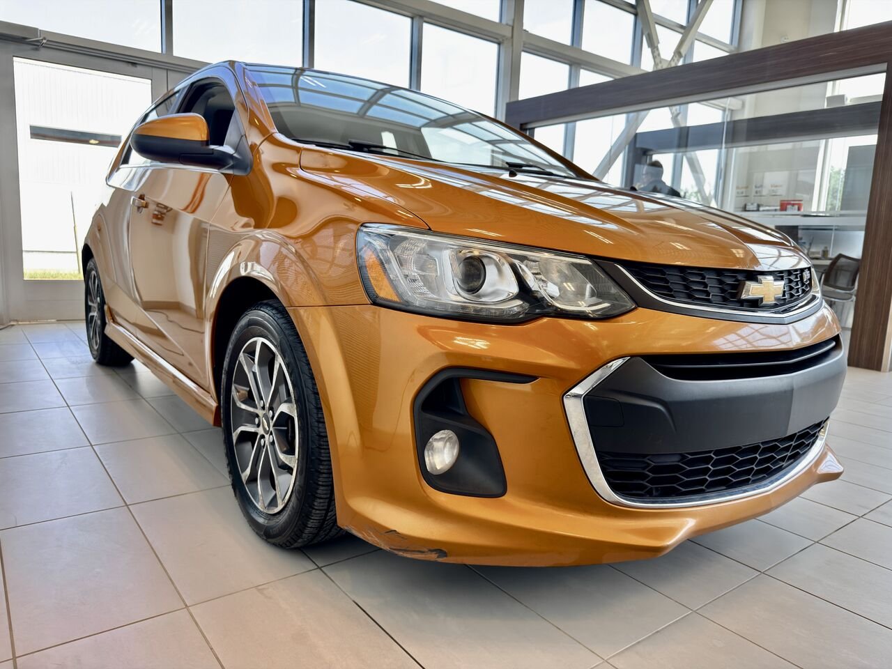 Chevrolet Sonic 2017 Orange Notre-Dame-des-Prairies - photo #6