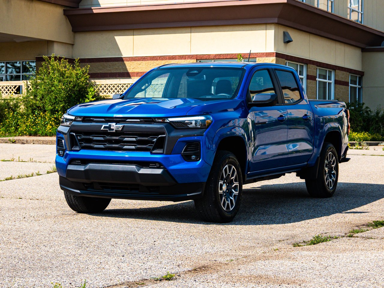2024 Chevrolet Colorado 4WD Crew Cab LT Blue Sherwood Park - photo #3