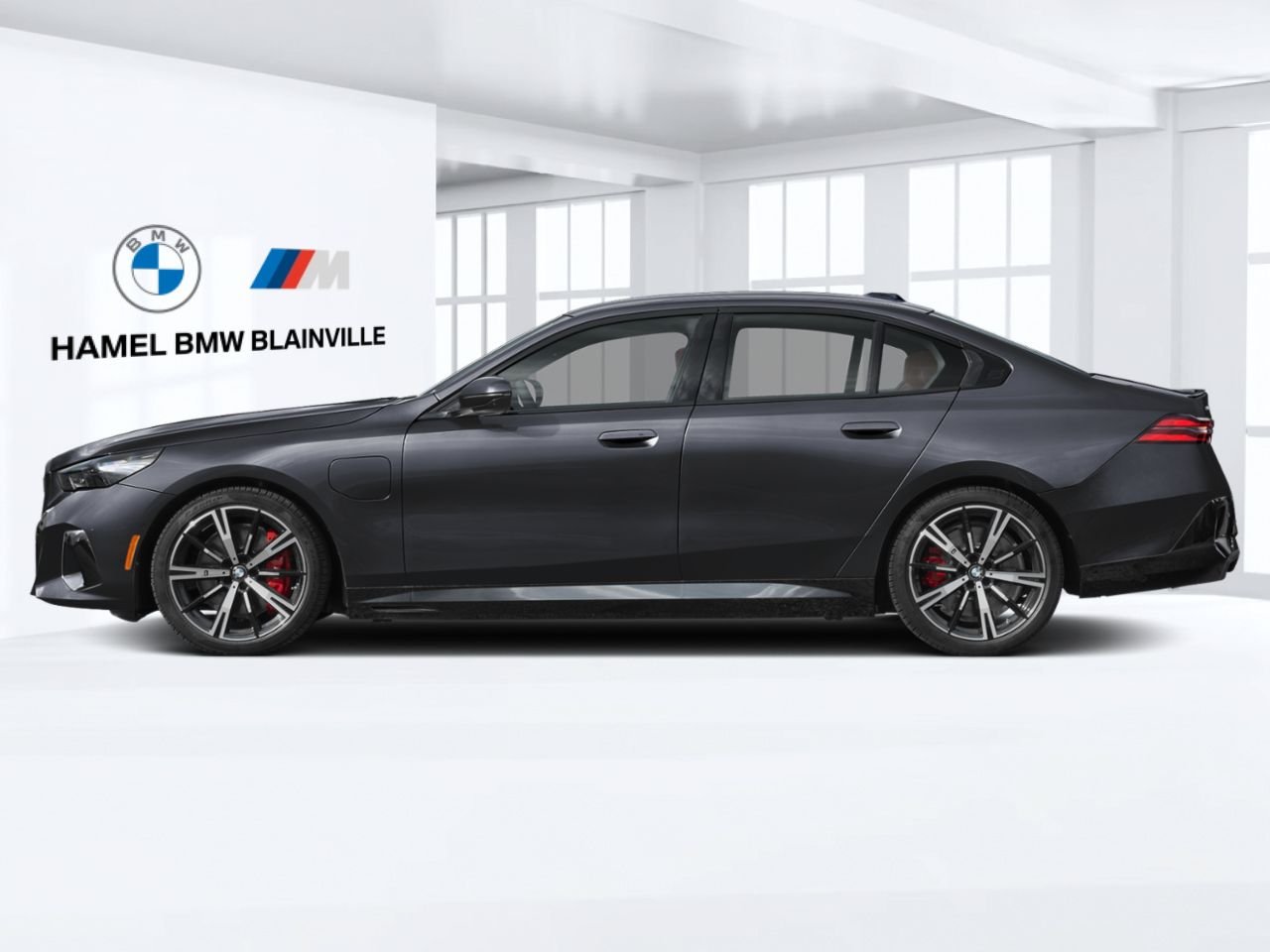 BMW Série 5 550e xDrive 2027 Noir saphir métallisé Blainville - photo #1