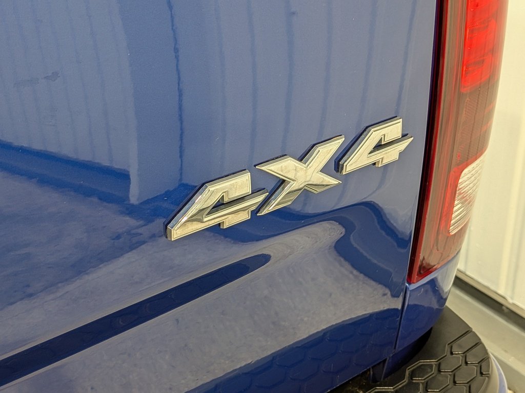 Ram 1500 4WD Quad Cab 140.5" Sport 2017 Bleu Val-David - photo #34