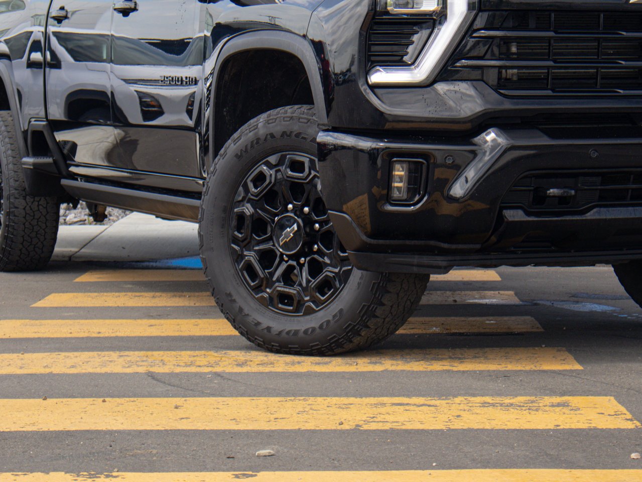 2024 Chevrolet Silverado 2500HD 4WD Crew Cab 159 LTZ Black Sherwood Park - photo #5