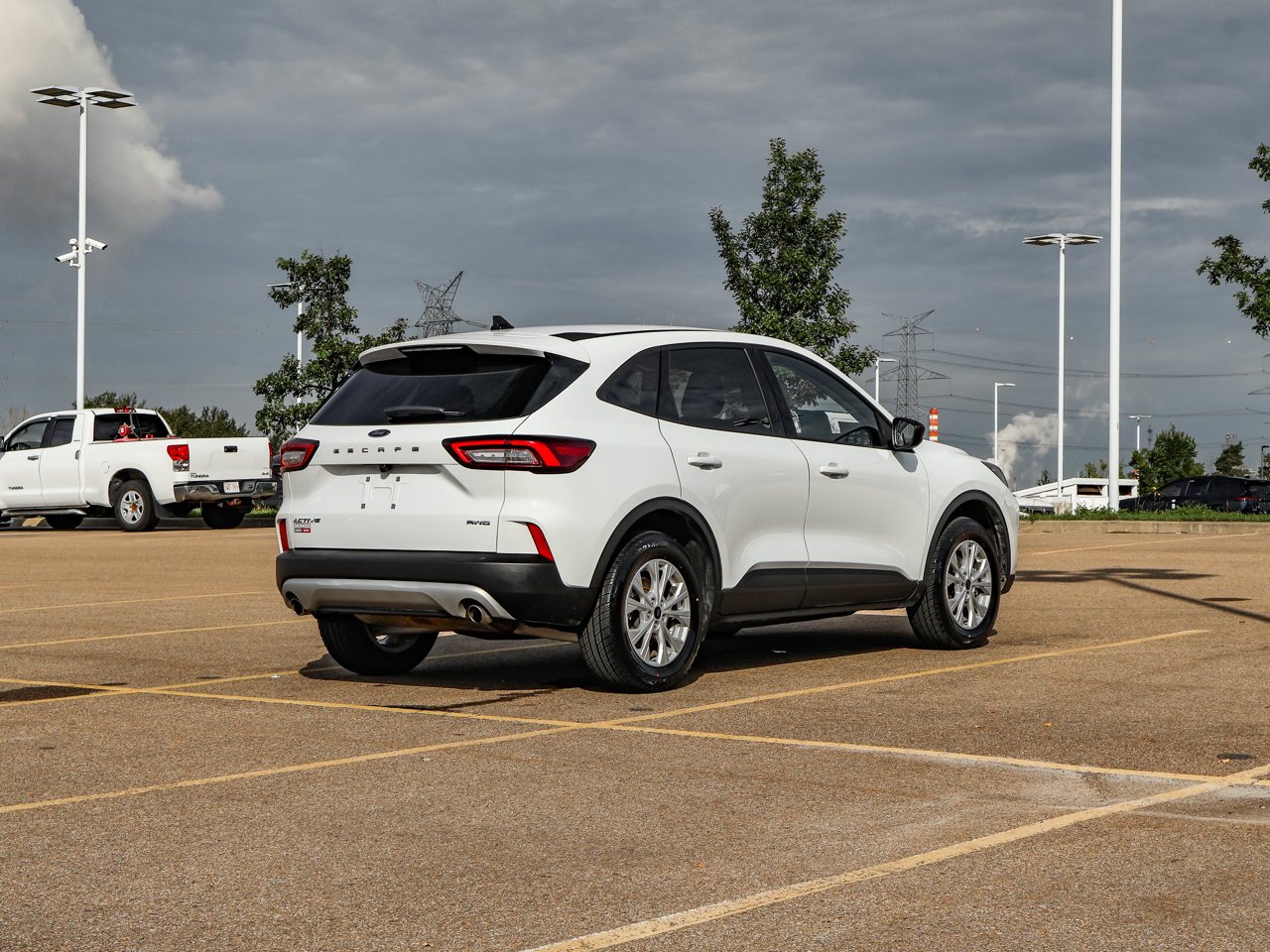 2025 Ford Escape Active AWD White Sherwood Park - photo #7