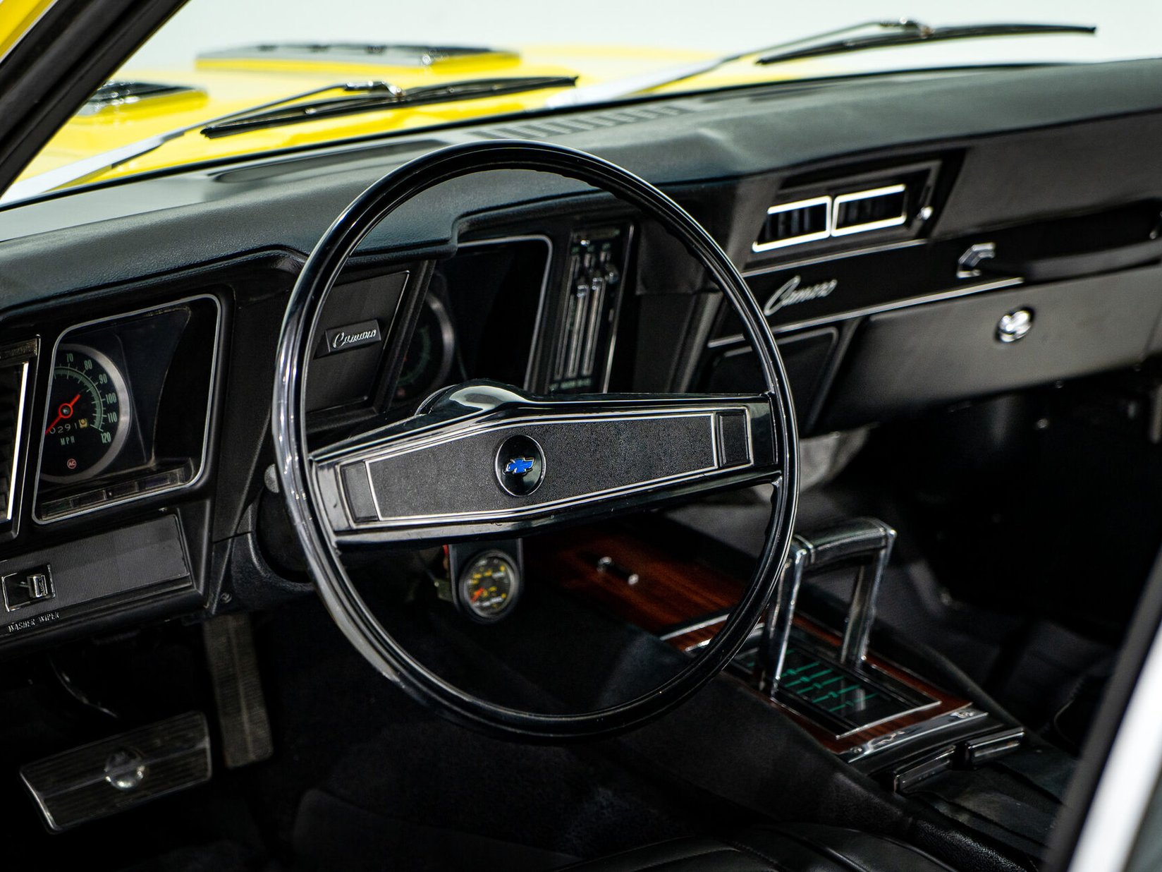 1969 Chevrolet Camaro SS **PRIX EN USD** With factory A/C Yellow Montreal - photo #66
