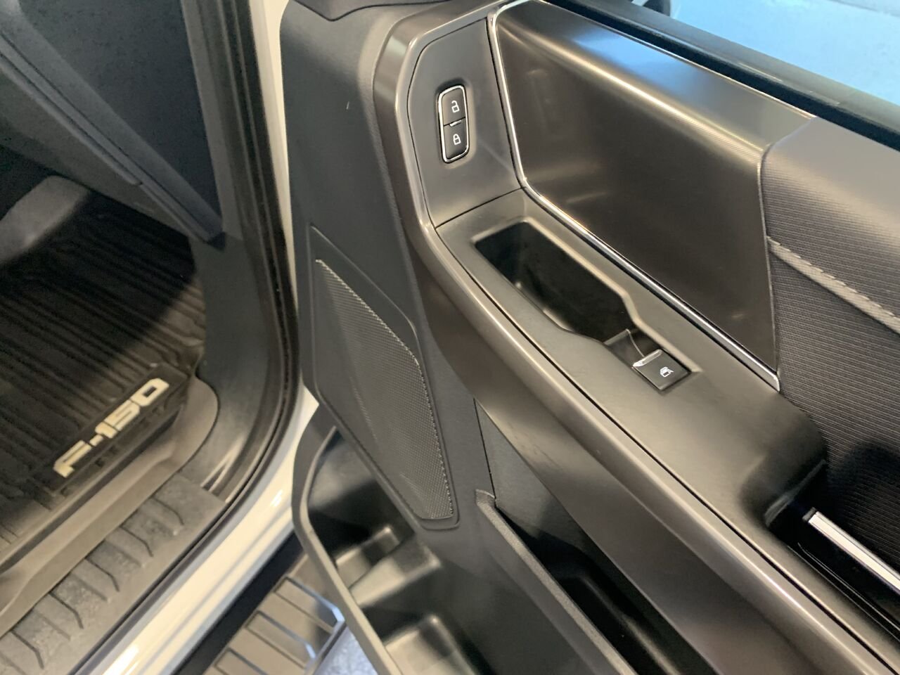 2024 Ford F-150 Grey Châteauguay - photo #18