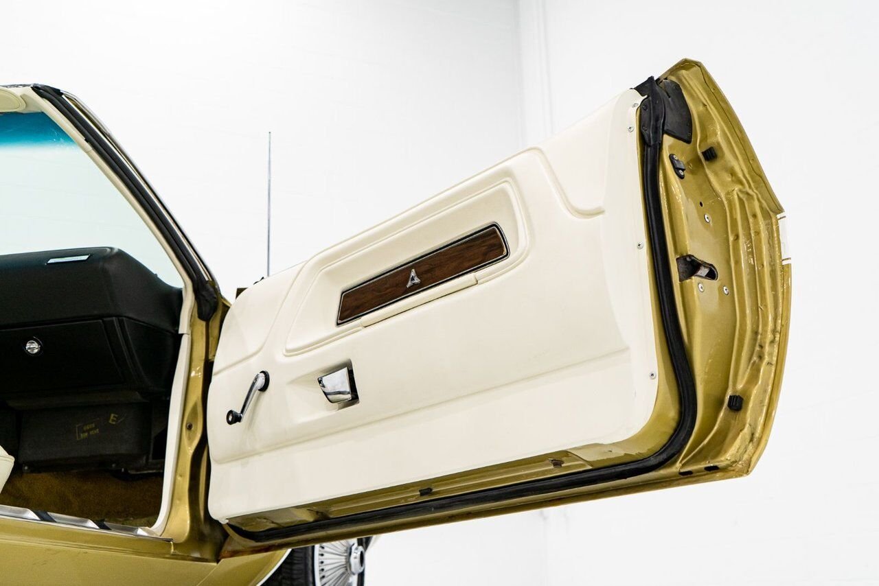 Dodge Challenger *PRIX EN USD* Convertible Fully restored to desirable specifications 1971 Or Montréal - photo #82