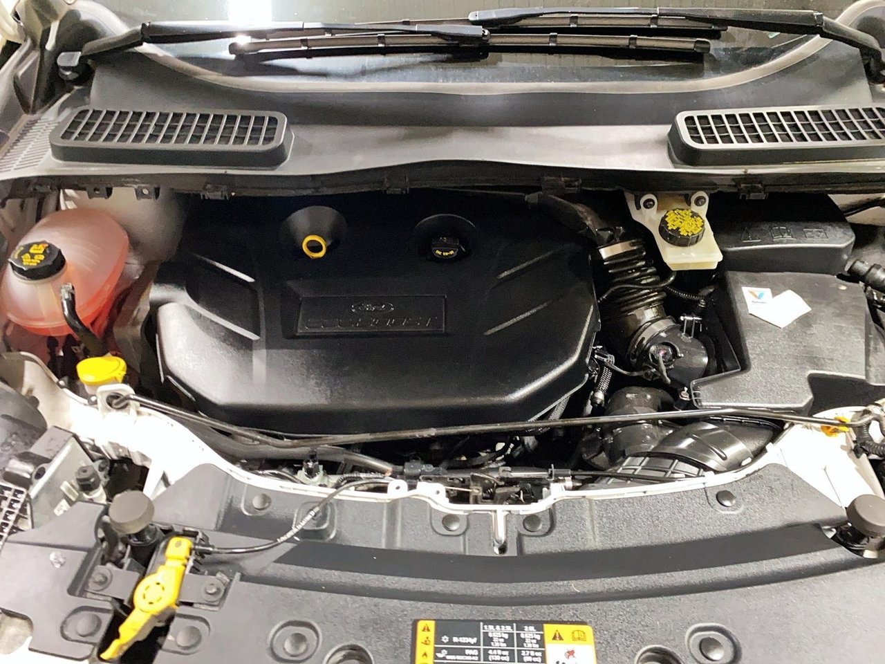 Ford Escape NIV 1FMCU9J90KUA83083 2019 Blanc Chicoutimi - photo #6