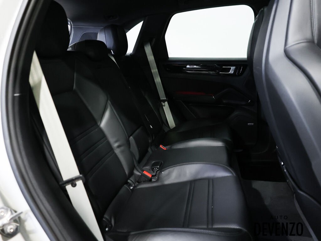 2020 Porsche Cayenne Silver Saint-Eustache - photo #9