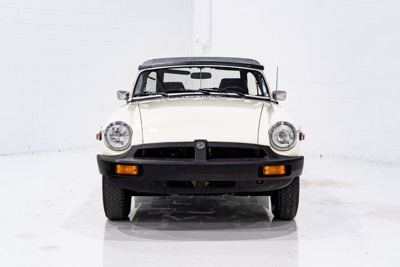 1979 MG B Beautifully presented from former complete restoration White Montreal - photo #35
