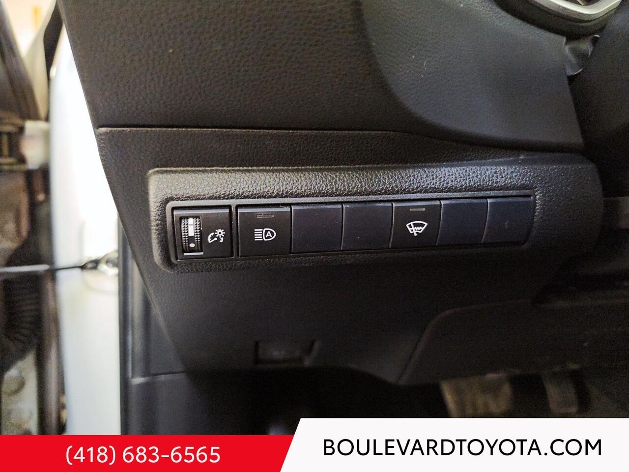 Toyota Corolla à hayon 100329A-17 | BASE 2021 Argent Québec - photo #10