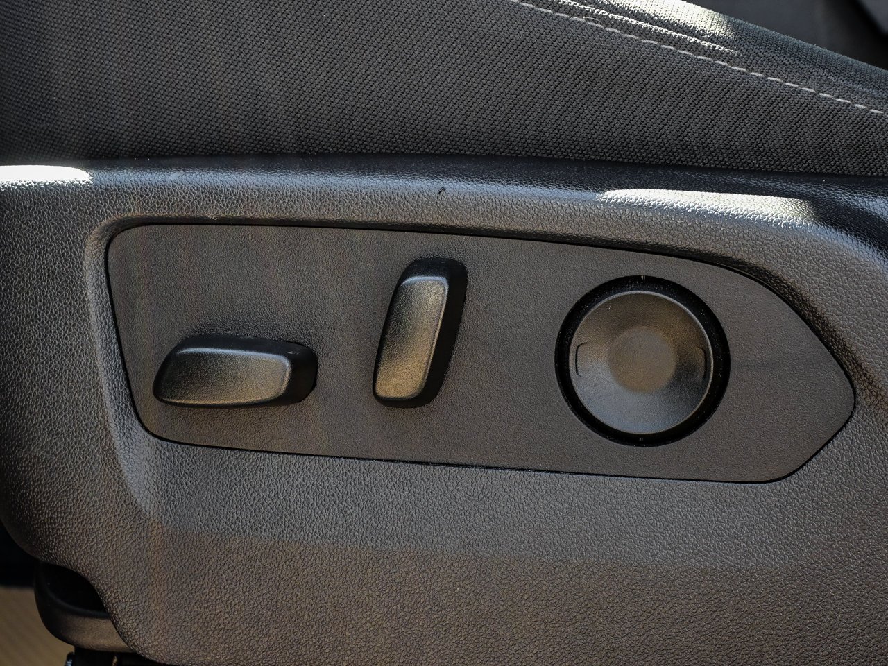2025 GMC Sierra 1500 4WD Crew Cab 147 Elevation White Sherwood Park - photo #14