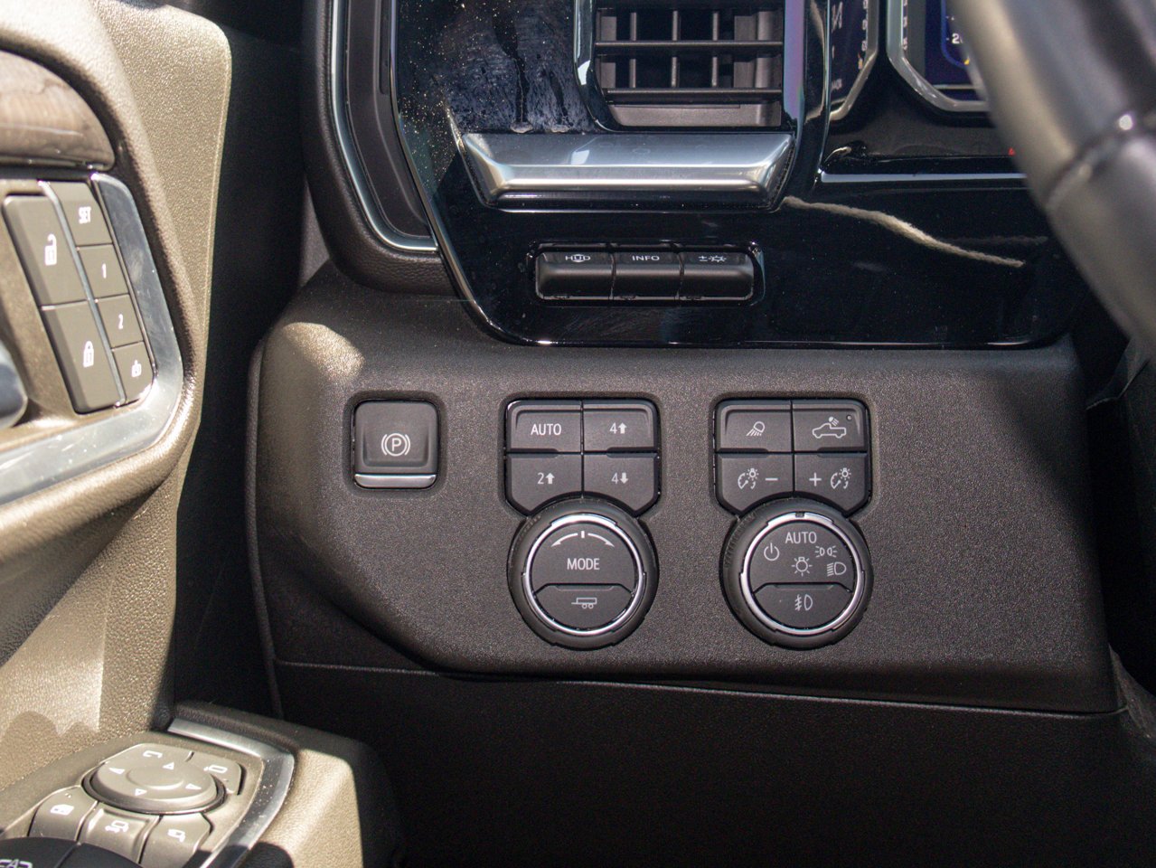 2024 Chevrolet Silverado 3500HD 4WD Crew Cab 159 LTZ White Sherwood Park - photo #22
