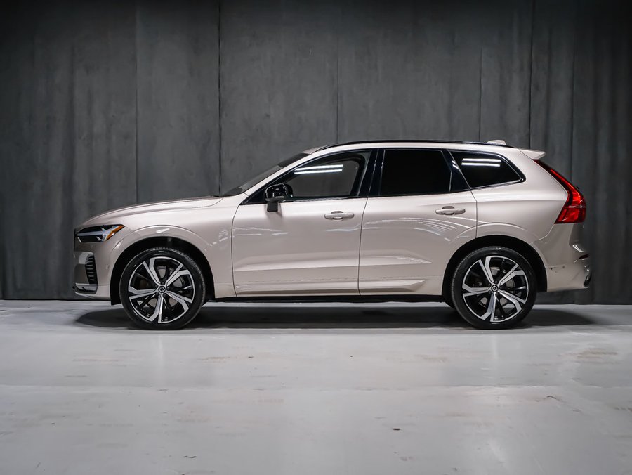 2023 Volvo XC60 Ultimate Dark Theme Purple