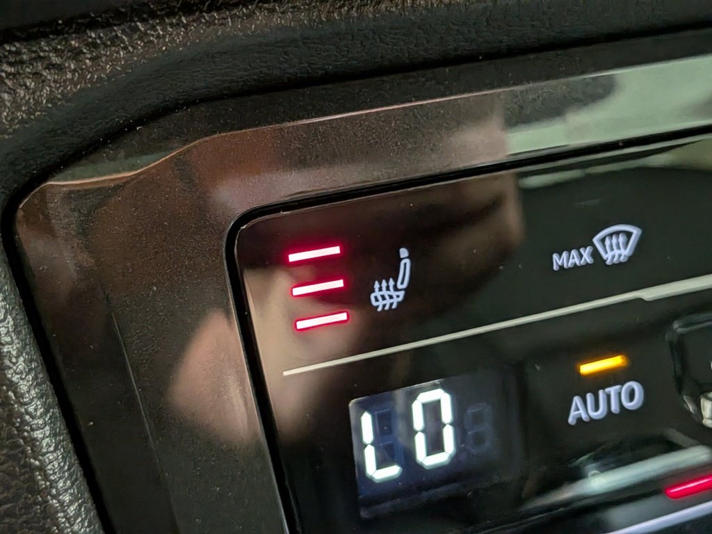 2024 Volkswagen Tiguan Comfortline 4MOTION Black Val-David - photo #2