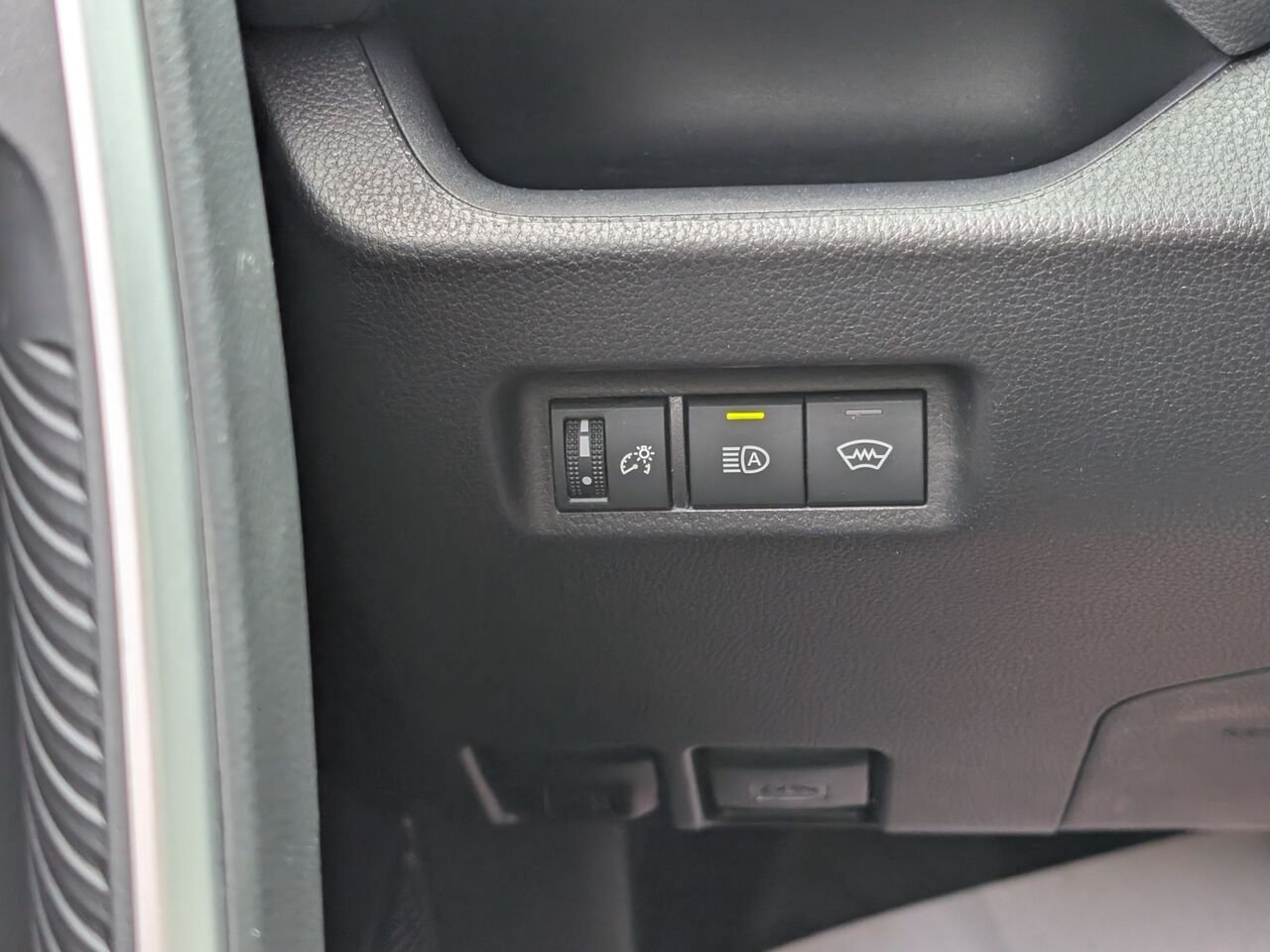 Toyota RAV4 LE/SIÈGES CHAUFFANTS/CAMÉRA DE RECUL/BLUETOOTH/AC/ 2025 Ciel argent métallisé Sherbrooke - photo #13