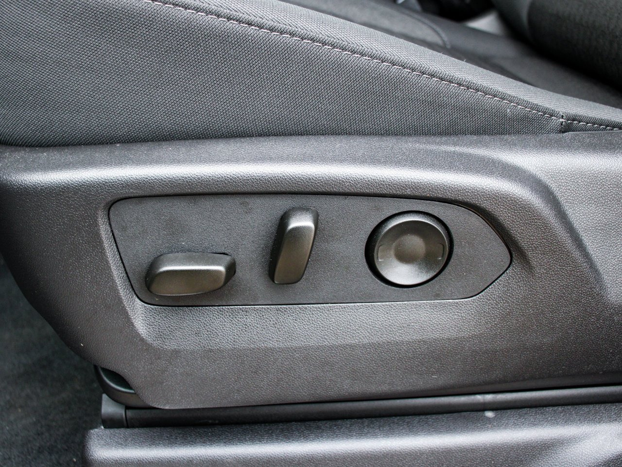 2025 GMC Sierra 1500 4WD Crew Cab 147 Elevation White Sherwood Park - photo #14