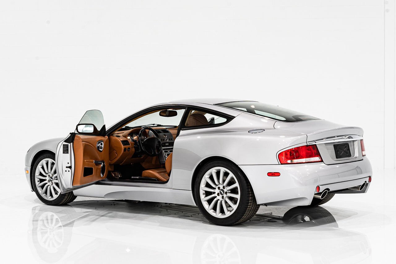 Aston Martin Vanquish PRIX EN USD | ORIGINAL MSRP OF $225,000 USD - FACTORY UPGRADE TO VANQUISH S TRANSMISSION 2003 Gris Montréal - photo #28