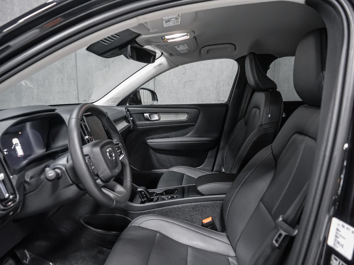 Volvo XC40 B5 CORE BRIGHT 2025 Noir Montréal - photo #11