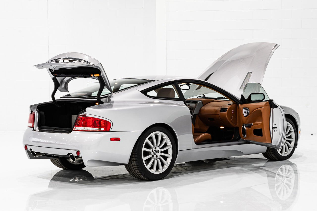 Aston Martin Vanquish PRIX EN USD | ORIGINAL MSRP OF $225,000 USD - FACTORY UPGRADE TO VANQUISH S TRANSMISSION 2003 Gris Montréal - photo #26