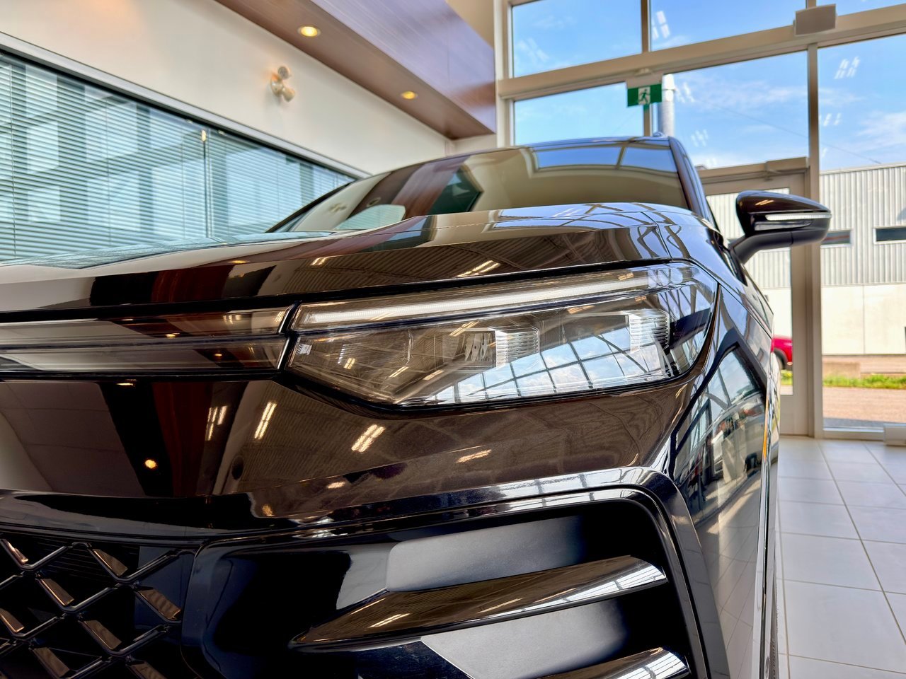 2026 Volkswagen Tiguan Black Notre-Dame-des-Prairies - photo #3