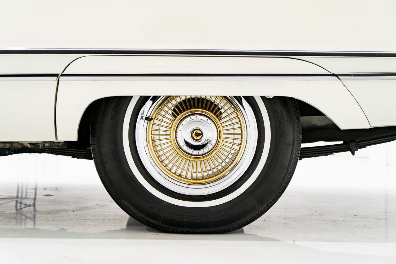 Chrysler IMPERIAL Unrestored with only 31,056 original miles **PRICE IN USD** 1968 Blanc Montréal - photo #39