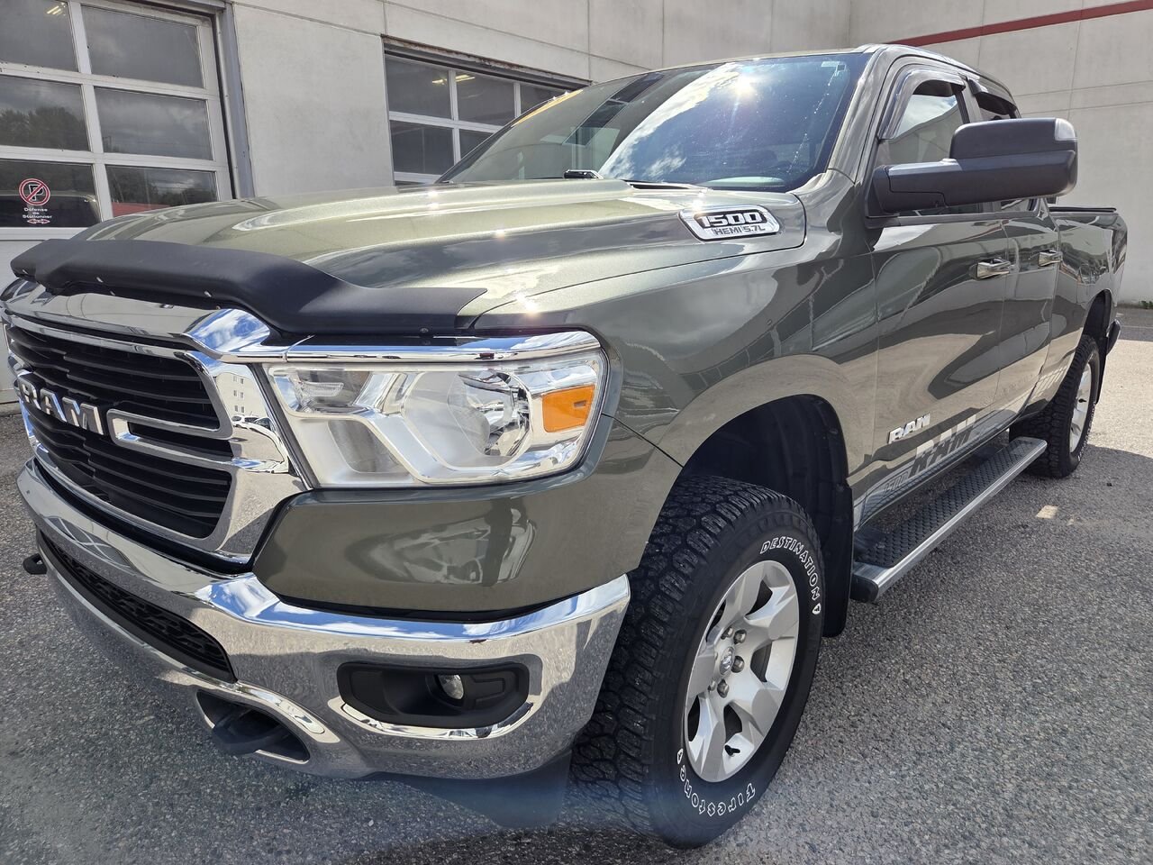 2021 RAM 1500 06N5 VERT Mont-Laurier - photo #0