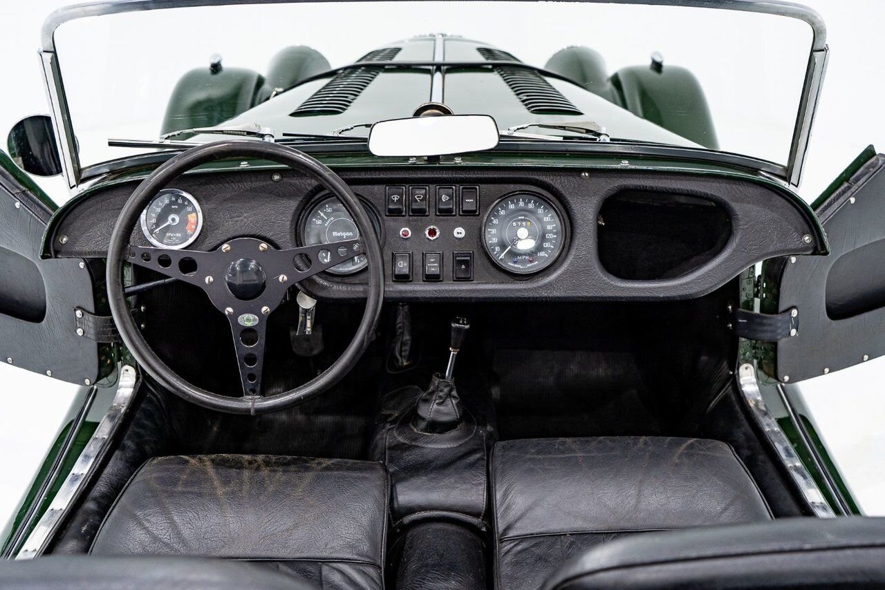 1970 Morgan Plus 8 Unrestored with only 7137km (4435miles) | PRIX EN USD Green Montreal - photo #10