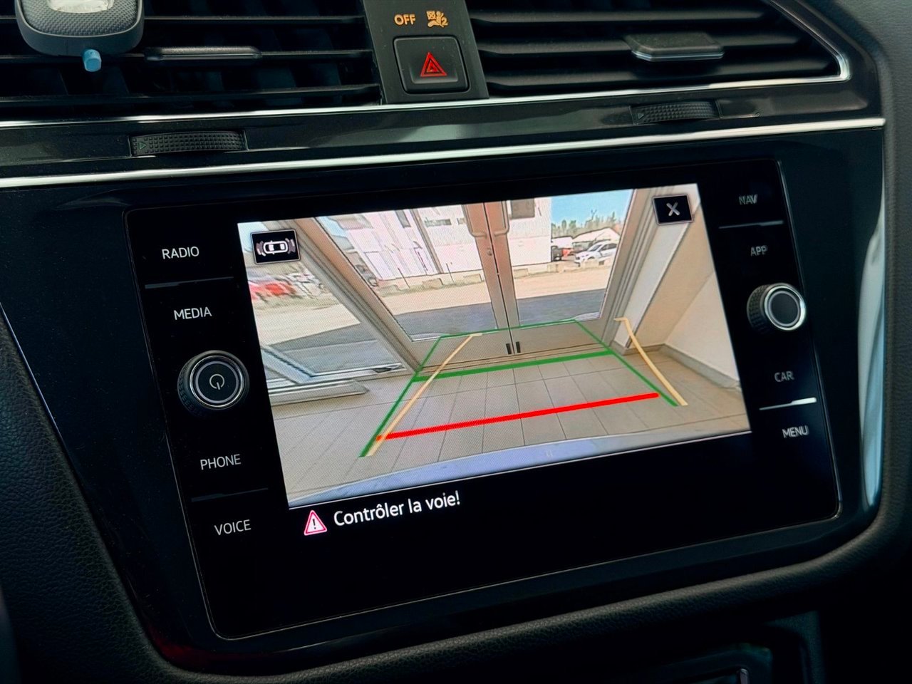 2021 Volkswagen Tiguan Silver Notre-Dame-des-Prairies - photo #18