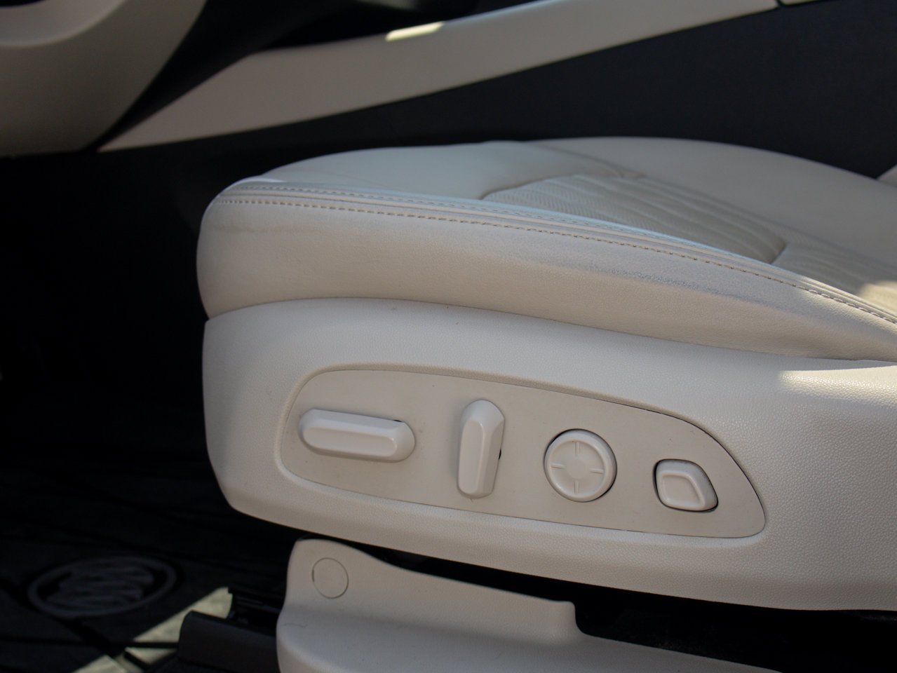 2024 Buick Enclave AWD 4dr Avenir White Sherwood Park - photo #19